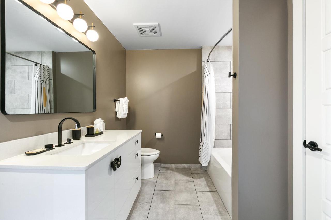 Luxury 2-Bedroom Condo Steps Away From The French Quarter New Orleans Exterior photo