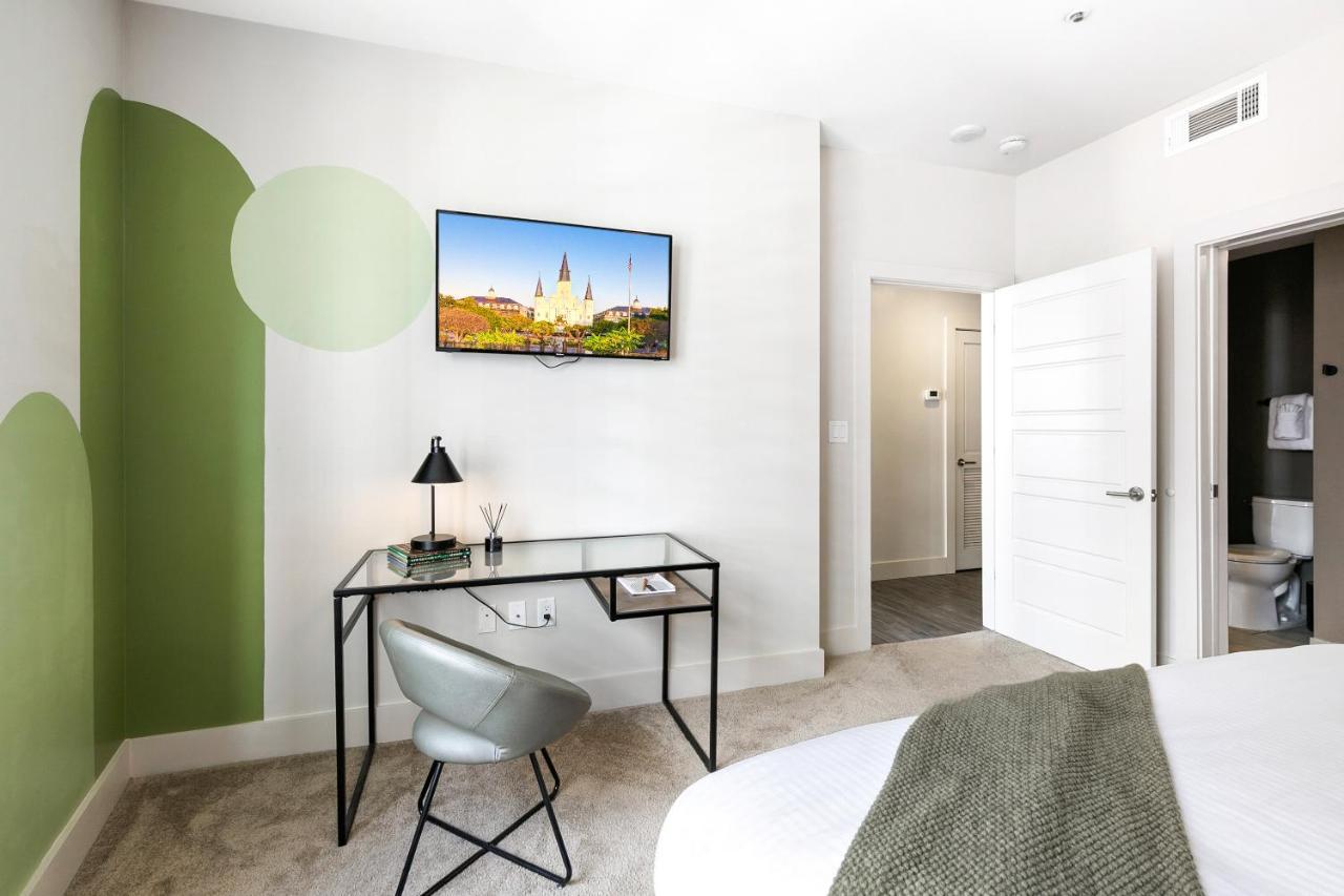 Luxury 2-Bedroom Condo Steps Away From The French Quarter New Orleans Exterior photo