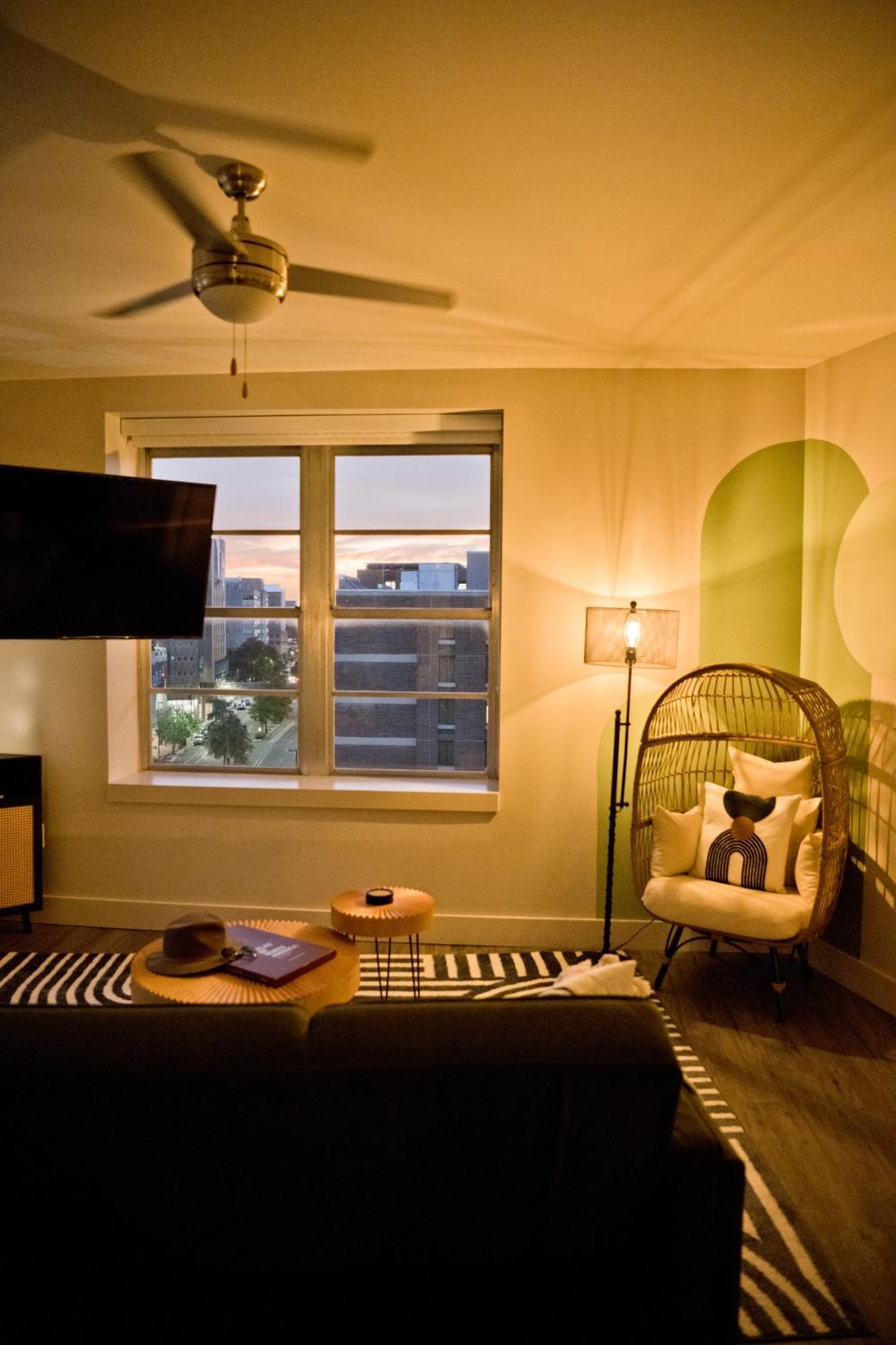 Luxury 2-Bedroom Condo Steps Away From The French Quarter New Orleans Exterior photo