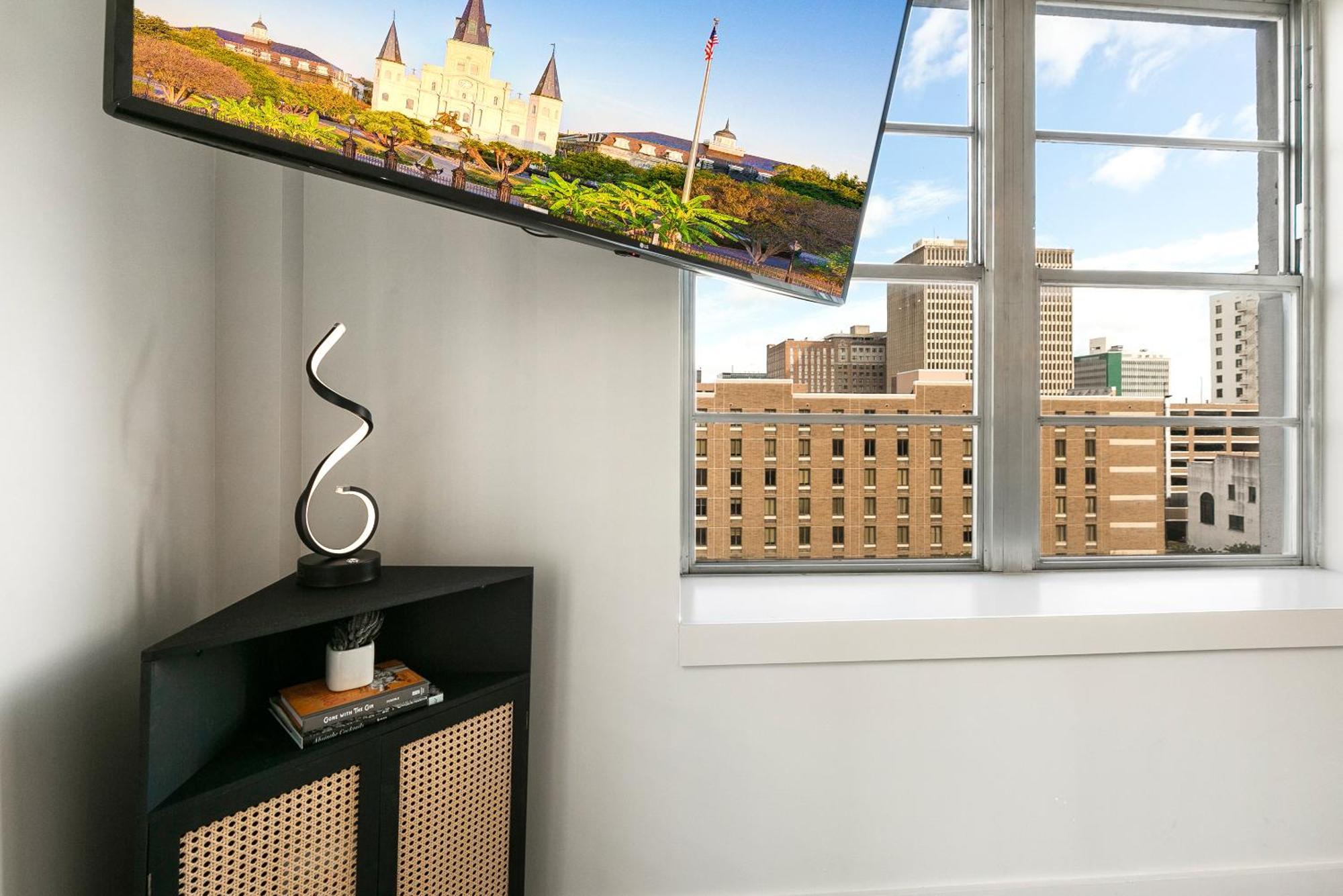 Luxury 2-Bedroom Condo Steps Away From The French Quarter New Orleans Exterior photo