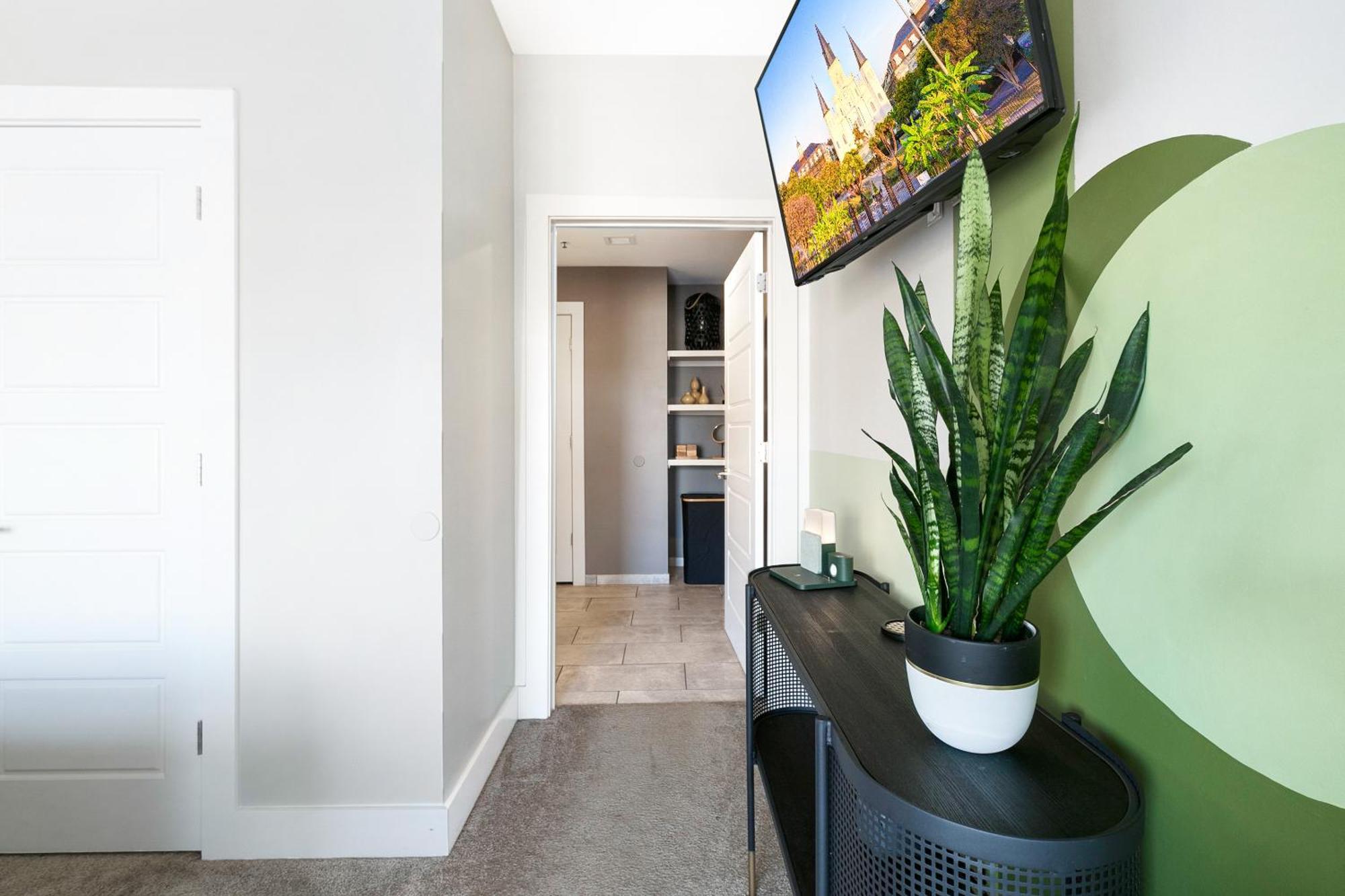Luxury 2-Bedroom Condo Steps Away From The French Quarter New Orleans Exterior photo