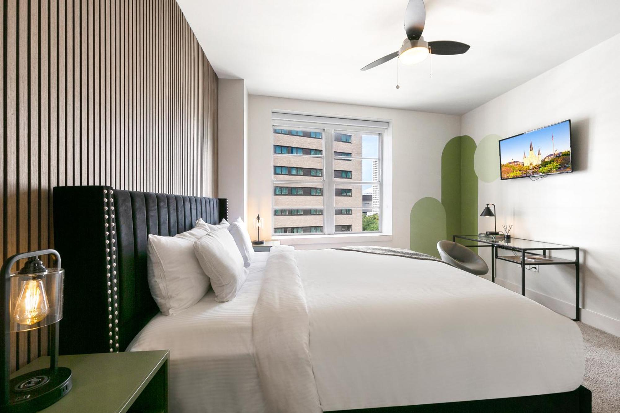 Luxury 2-Bedroom Condo Steps Away From The French Quarter New Orleans Exterior photo