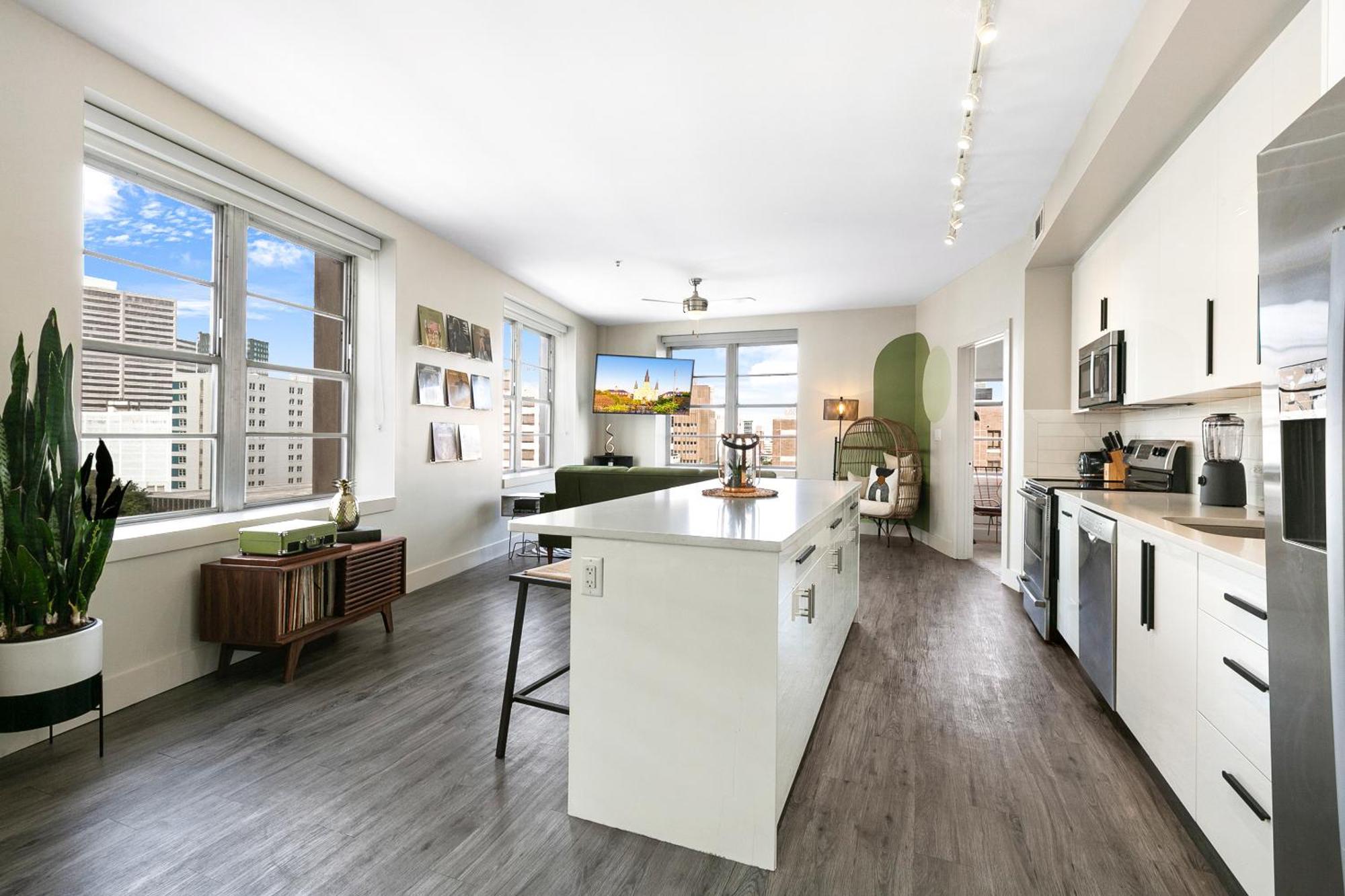 Luxury 2-Bedroom Condo Steps Away From The French Quarter New Orleans Exterior photo
