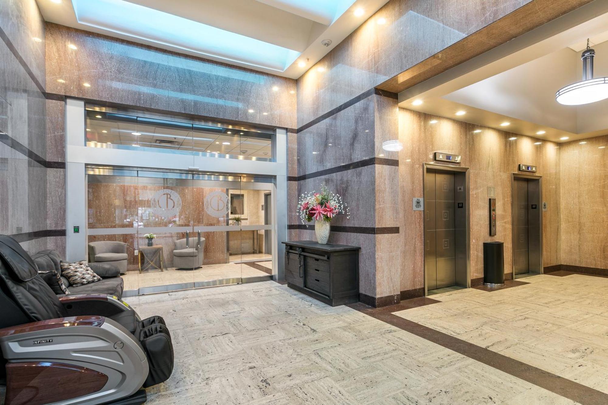 Luxury 2-Bedroom Condo Steps Away From The French Quarter New Orleans Exterior photo